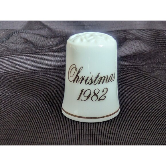 Four (4) Vintage Avon Christmas Holiday Porcelain Thimble 1981-1984 + 3 Souvenir - Picture 7 of 16